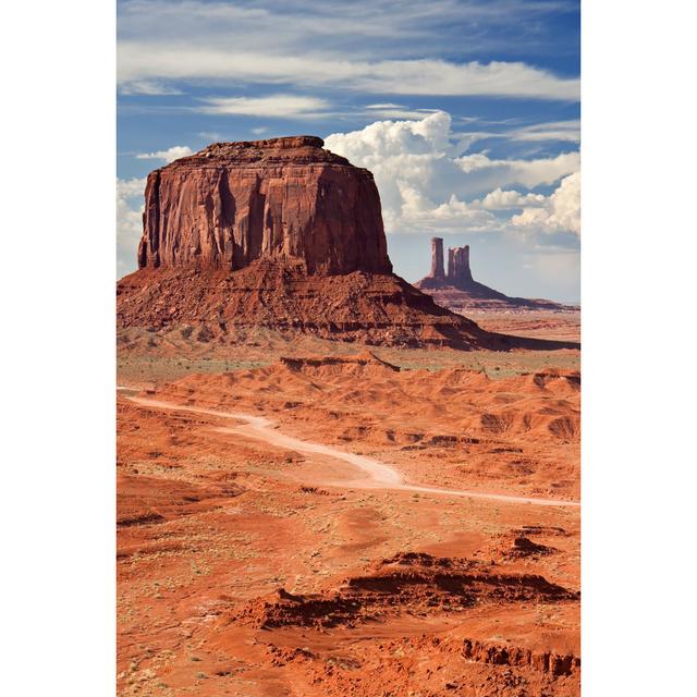 Monument Valley In Arizona von Sara_winter - Drucken Natur Pur Größe: 122 cm H x 81 cm B x 3,8 cm T on Productcaster.