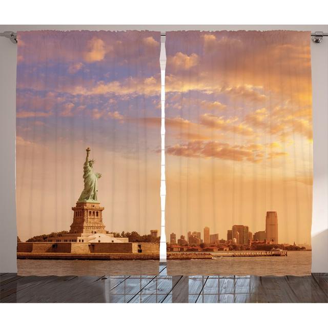 2-tlg. Vorhang-Set Liberty American Freedom on NYC Sunset River Skyscraper mit Stangendurchzug, halbtransparent East Urban Home Panel-Größe: 280 cm B on Productcaster.