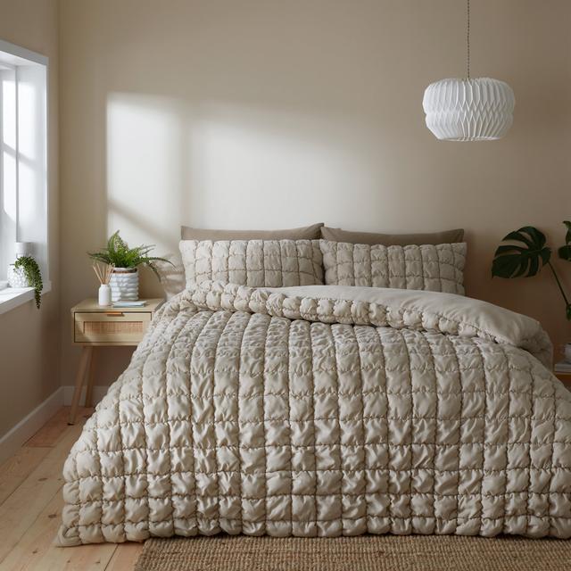 Puffer 3.5 Tog Duvet Cover Set Catherine Lansfield Size: Double - 2 Standard Pillowcases on Productcaster.