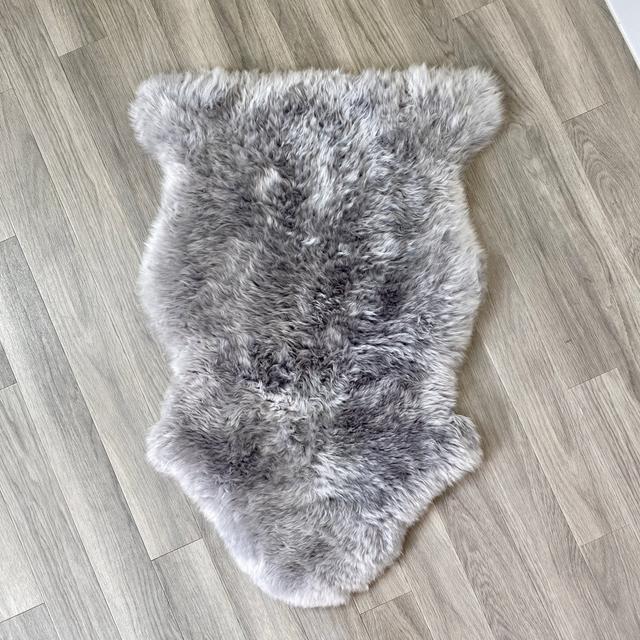 SeanPaul Sheepskin Light Grey Rug Canora Grey Rug Size: Novelty 95 x 65cm on Productcaster.