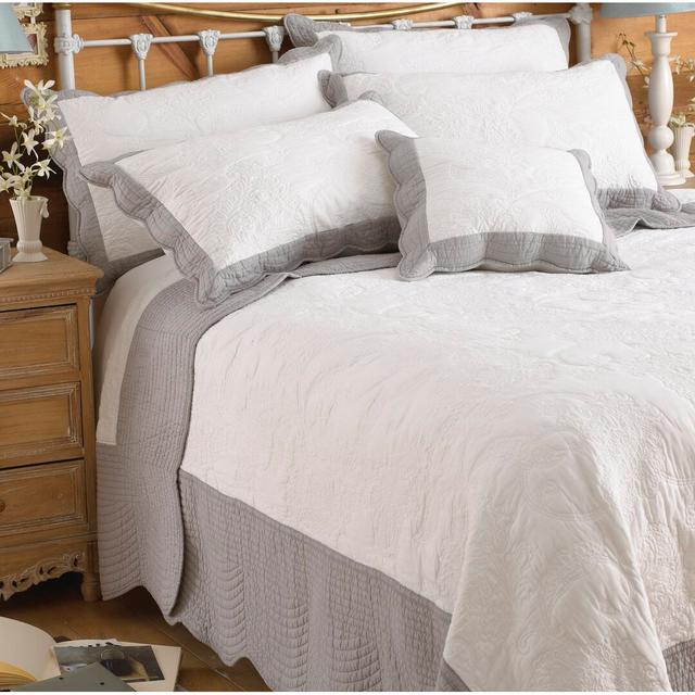 Guernon Cotton Bedspread Brambly Cottage Size: 240cm W x 260cm L, Colour: White/Grey on Productcaster.