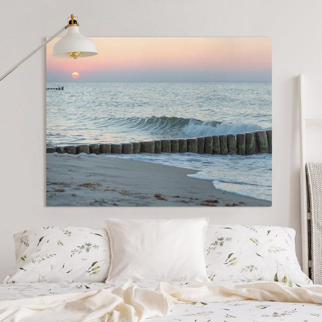 Leinwandbild - Sonnenuntergang Am Meer Haus am Meer Format: 330g/m³ Recycle Canvas, Größe: 75 cm H x 100 cm B on Productcaster.