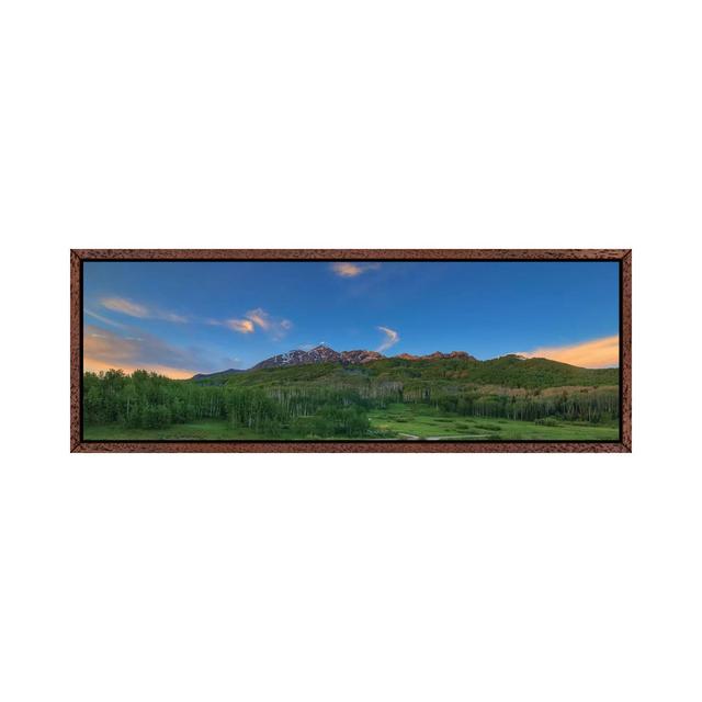 Green Serenity von Bill Sherrell - Floater Frame Panoramic Gallery-Wrapped Canvas Giclée on Canvas Union Rustic Rahmenfarbe: Classic Wood on Productcaster.