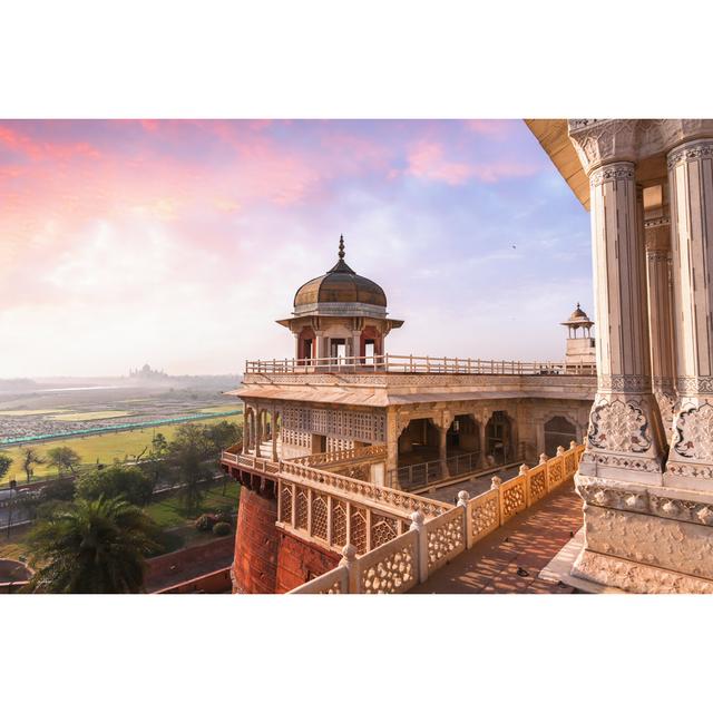 Agra Fort - Foto auf Leinwand 17 Stories Größe: 60 cm H x 90 cm B on Productcaster.