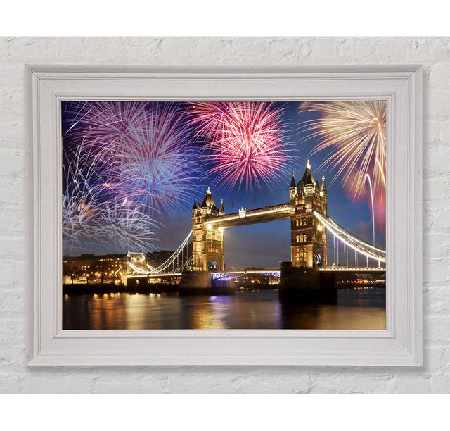 Feuerwerk über der Tower Bridge - Einzelner Bilderrahmen Kunstdrucke Ebern Designs Größe: 100cm H x 141,4cm B x 8cm T on Productcaster.