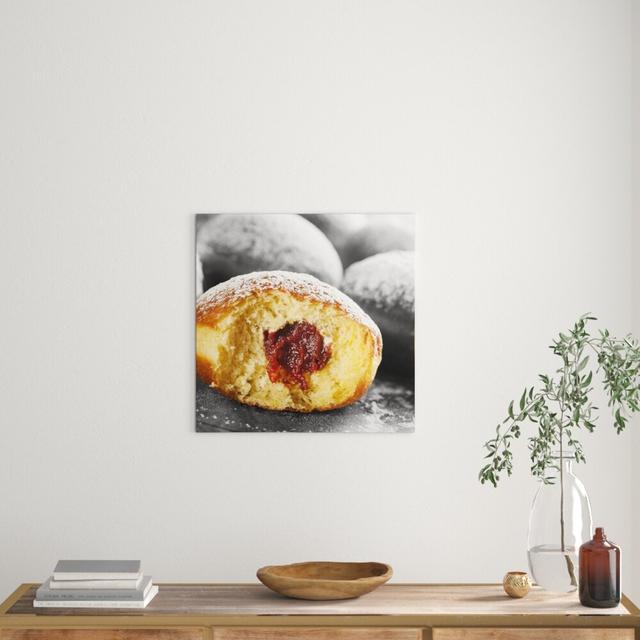 Leinwandbild Lecker gefüllte Krapfen East Urban Home Größe: 60 cm H x 60 cm B on Productcaster.