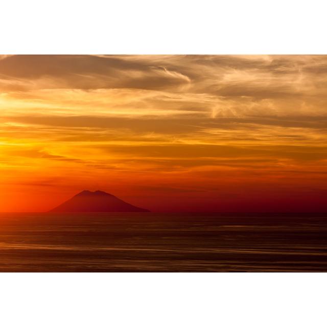 Stromboli Volcano At Sunset 495507966 House of Hampton Size: 61cm H x 91cm W x 3.8cm D on Productcaster.