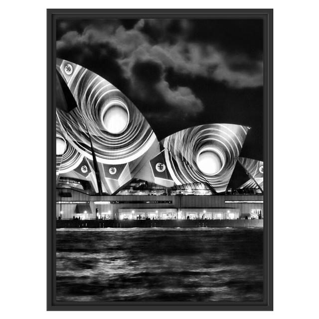 Gerahmtes Wandbild Sydney Opera House Pfauenaugen East Urban Home Größe: 80 cm H x 60 cm B on Productcaster.