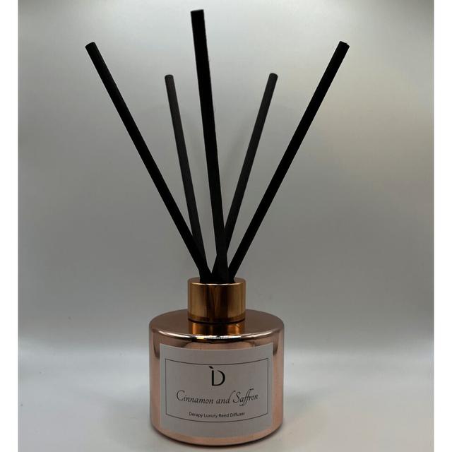 Cinnamon And Saffron Scented Designer Candle Derapy on Productcaster.