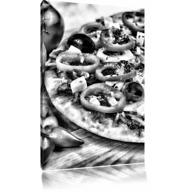 Leinwandbild Pizza aus Italien in Monochrom East Urban Home Größe: 120 cm H x 80 cm B on Productcaster.