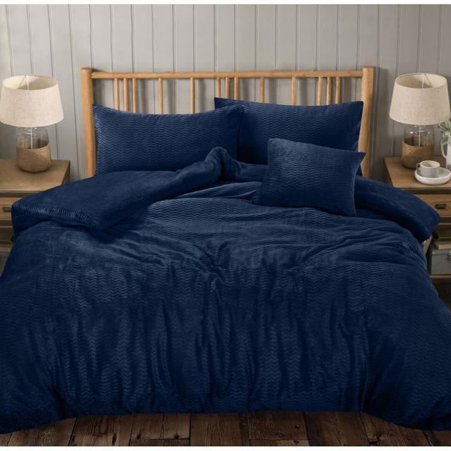 Allon Duvet Cover Set Fairmont Park Colour: Navy, Size: King Duvet Cover + 2 Standard Pillowcases on Productcaster.