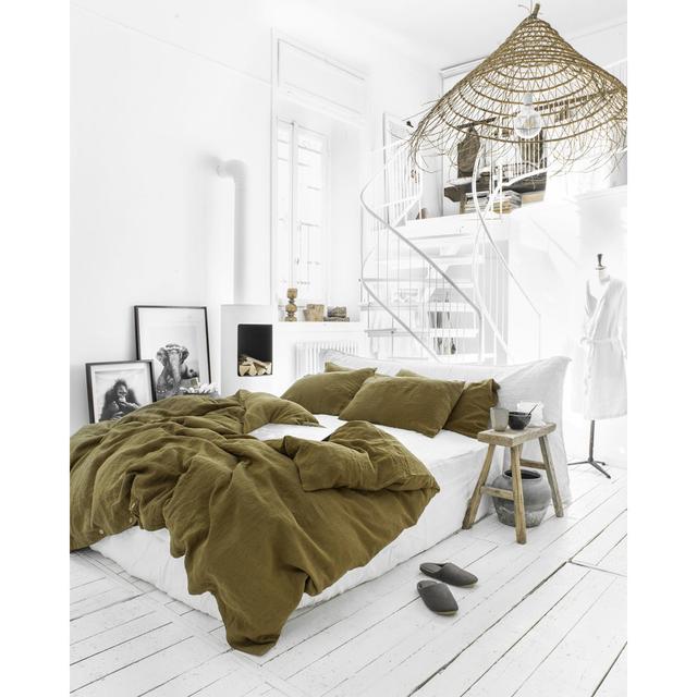 Devale Linen Solid Colour Duvet Cover Brambly Cottage Size: 230 x 220 cm Duvet Cover, Colour: Olive Green on Productcaster.