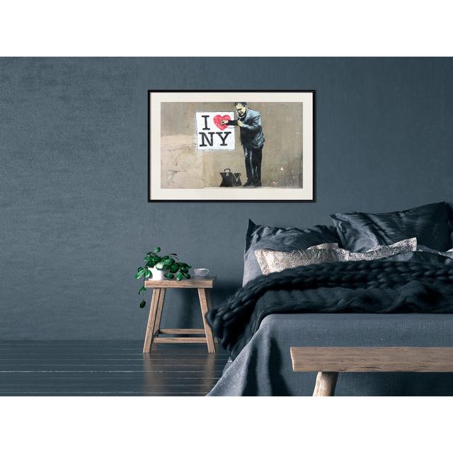 Gerahmtes Poster Banksy I Heart NY ModernMoments Rahmenauswahl: Mattschwarzer Rahmen, Größe: 30 cm H x 45 cm B x 1,5 cm T on Productcaster.