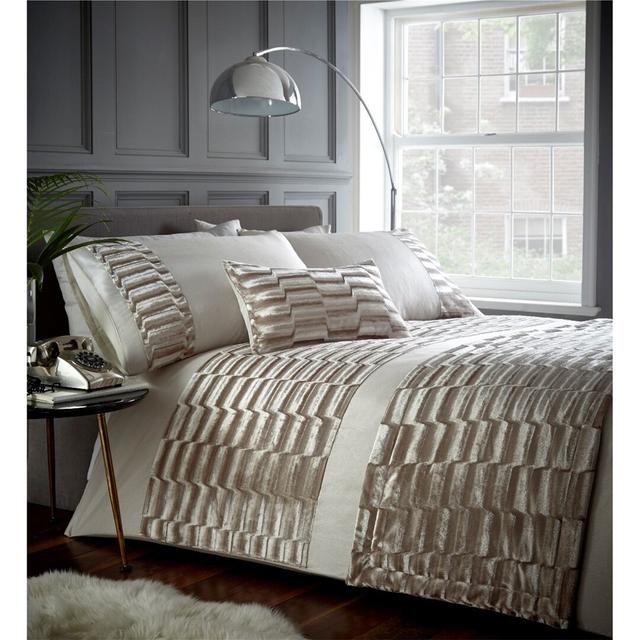 Delavan Bridgerton Damask Jacquard Luxury Duvet Cover Set Willa Arlo Interiors Colour: Oyster, Size: Double Duvet Cover + 2 Standard Pillowcases on Productcaster.