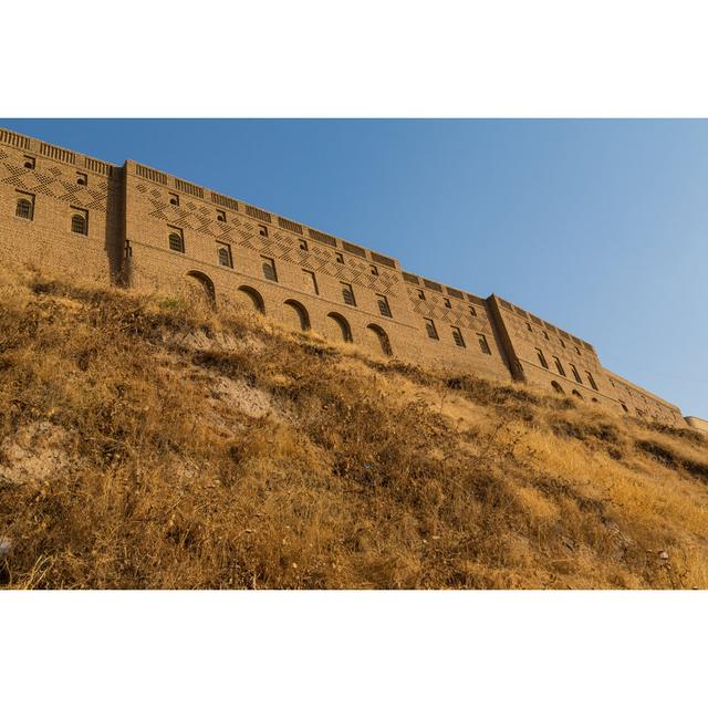 Zitadelle von Erbil von Dannymark - Foto ohne Rahmen auf Leinwand 17 Stories Größe: 80 cm H x 120 cm B x 1,8 cm T on Productcaster.