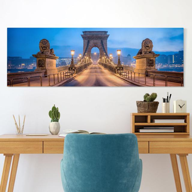 Kettenbrücke in Budapest bei Nacht Wrapped Canvas Graphic Art Ebern Designs Format: 260g/m² canvas, Size: 40cm H x 120cm W on Productcaster.