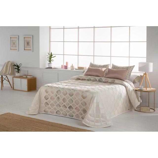 Argil Polyester Geometric Shapes Bedspread 17 Stories Colour: Desert, Size: 260 x 270 cm on Productcaster.