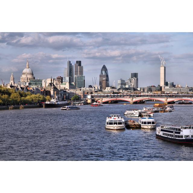 London by Tupungato - Wrapped Canvas Print Breakwater Bay Size: 30cm H x 46cm W on Productcaster.