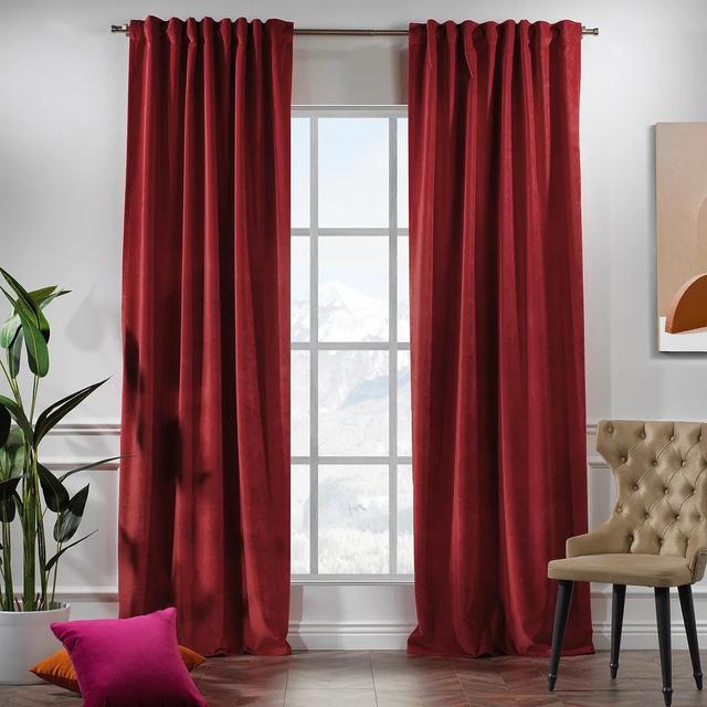 Extra langer und extra breiter Vorhang aus mattem Samt Lilijan Home & Curtain Vorhanggröße: 140 cm x 425 cm, Farbe: Scharlachrot on Productcaster.