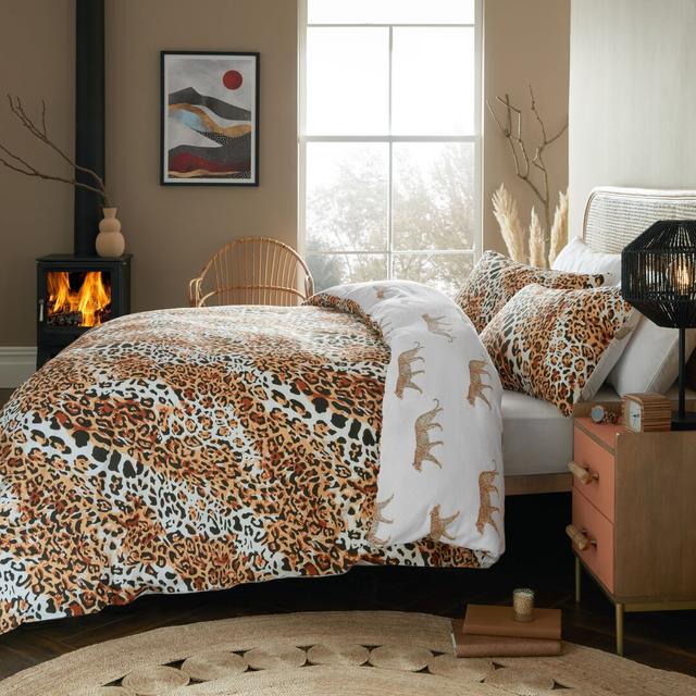 Blevens Duvet Cover Set Canora Grey Colour: Orange/Brown, Size: Kingsize Duvet Cover + 2 Standard Pillowcases on Productcaster.