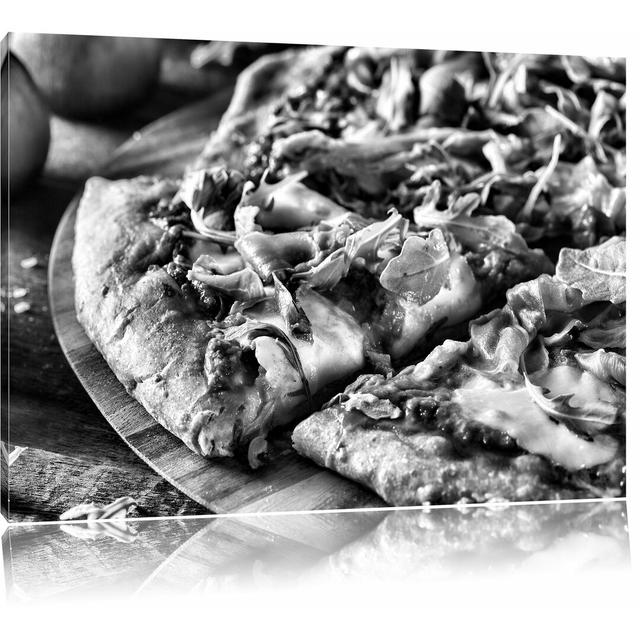 Leinwandbild Pizza Steinofenpizza Käse Salami Tomaten in Monochrom East Urban Home Größe: 70 cm H x 100 cm B on Productcaster.