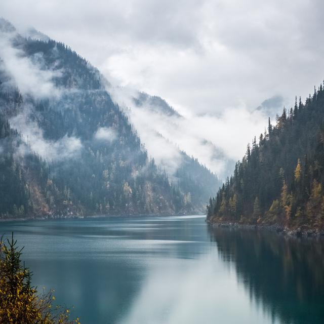 Langer See in Jiuzhaigou von Silkwayrain - Druck auf Leinwand ohne Rahmen Alpen Home Größe: 91 cm H x 91 cm B on Productcaster.