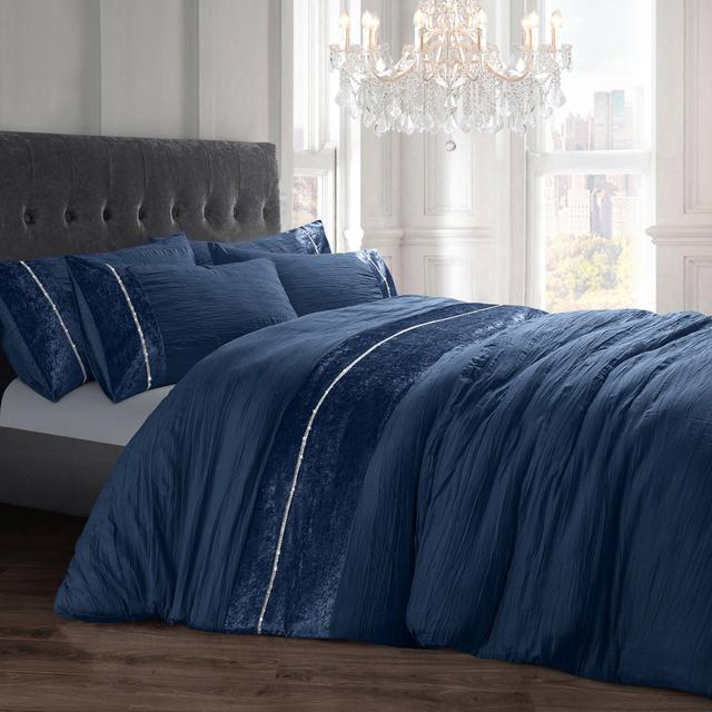 D/B Diamante Orleans Navy Duvet Set Fairmont Park Size: 200 x 135 cm on Productcaster.