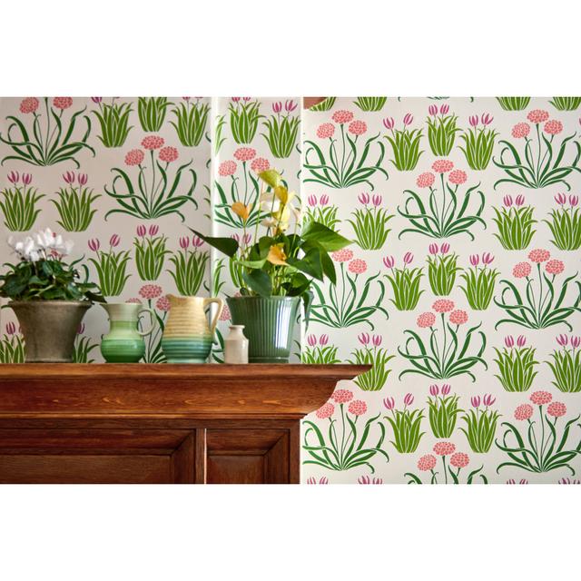 Daisy 10.05m x 52cm Matte Wallpaper Roll Morris & Co Colour: Strawberry Fields on Productcaster.