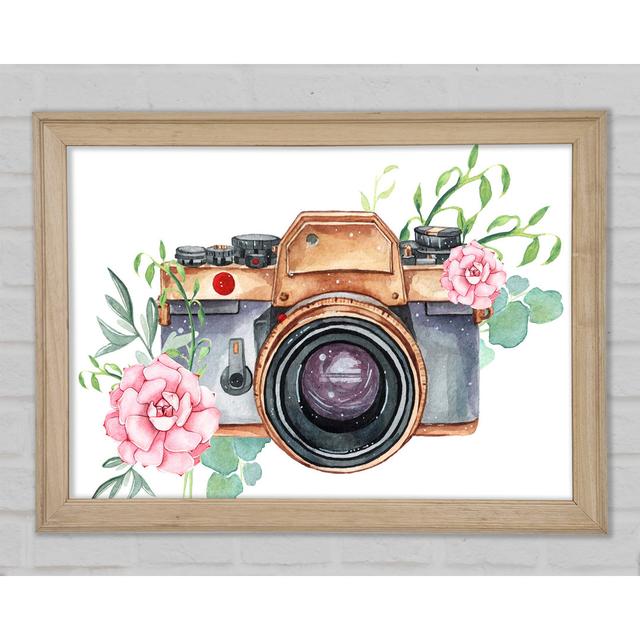 Vintage Camera Floral - Einzelner Bilderrahmen Kunstdrucke Rosalind Wheeler Größe: 29,7 cm H x 42 cm B x 1,5 cm T on Productcaster.