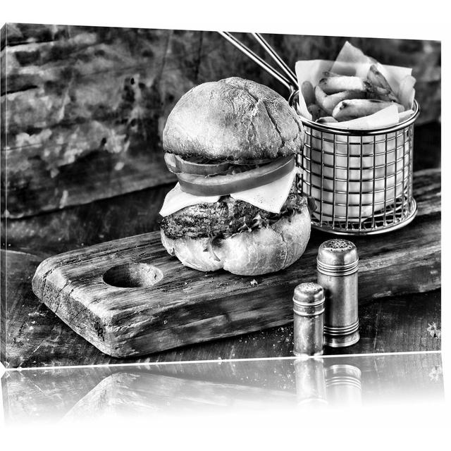 Leinwandbild Cheeseburger mit Pommes in Monochrom East Urban Home Größe: 60 cm H x 80 cm B on Productcaster.