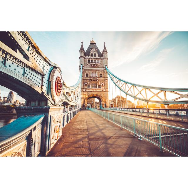 Tower Bridge in London von Kbarzycki - Druck 17 Stories Größe: 20cm H x 30cm B x 1,8cm T on Productcaster.