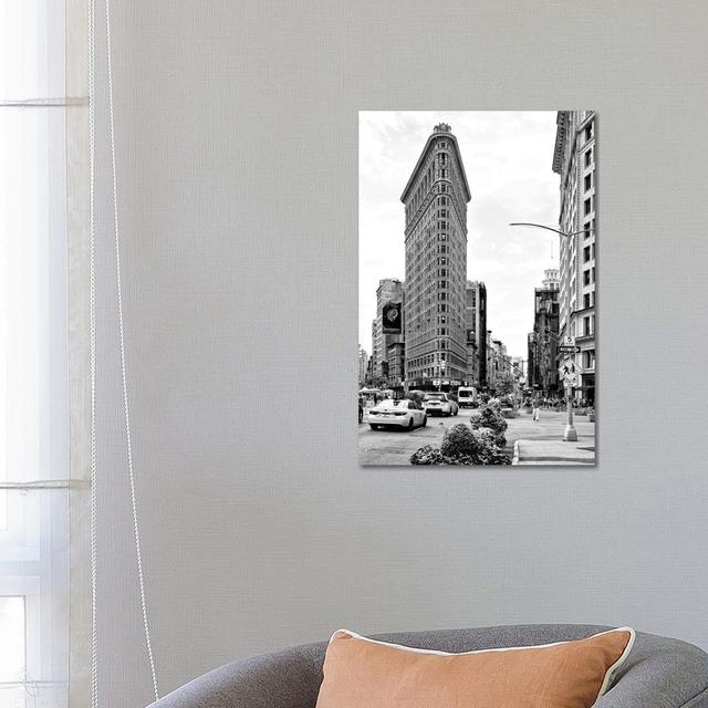 Flatiron Building by Philippe Hugonnard - Wrapped Canvas Gallery-Wrapped Canvas Giclée Latitude Run Size: 66.04cm H x 45.72cm W x 3.81cm D on Productcaster.