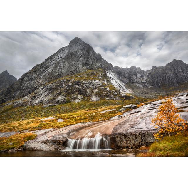 Wasserfall auf den Lofoten von Tunart - Kunstdrucke auf Leinwand Alpen Home Größe: 60 cm H x 90 cm B on Productcaster.