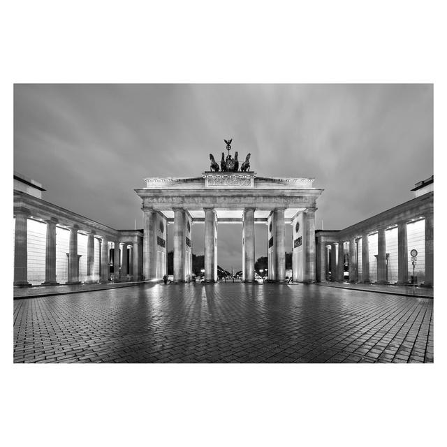 Matt Fototapete Erleuchtetes Brandenburger Tor II 2,25 m x 336 cm East Urban Home on Productcaster.