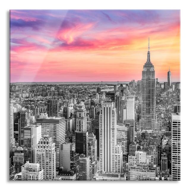 Glasbild New York City bei Sonnenuntergang Brayden Studio Größe: 50 cm H x 50 cm B x 0,4 cm T on Productcaster.