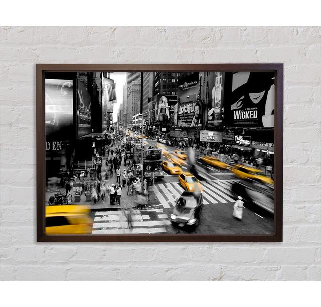 New York City Taxi Unschärfe - Einzelne Bilderrahmen Kunstdrucke auf Leinwand Ebern Designs Größe: 84,1 cm H x 118,9 cm B x 3,3 cm T on Productcaster.