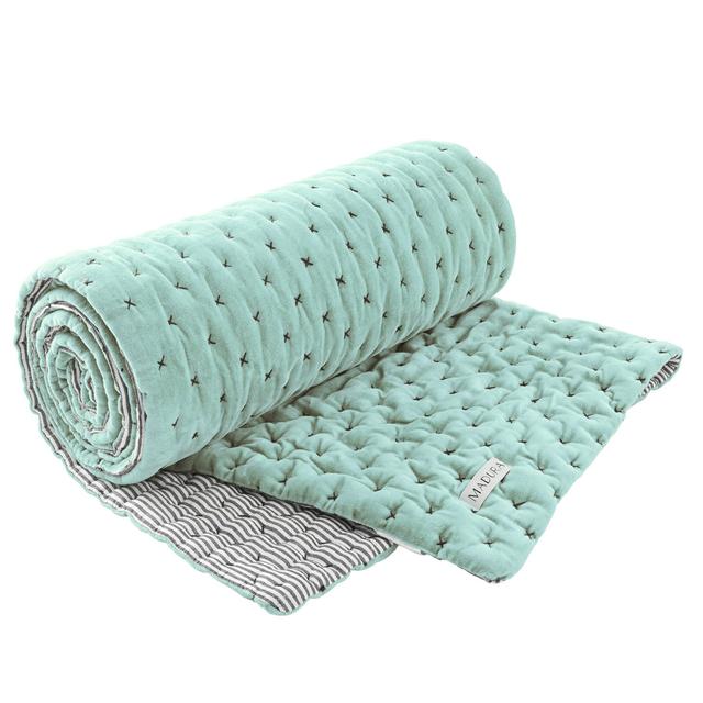 Throw Blanket Madura Colour: Green on Productcaster.