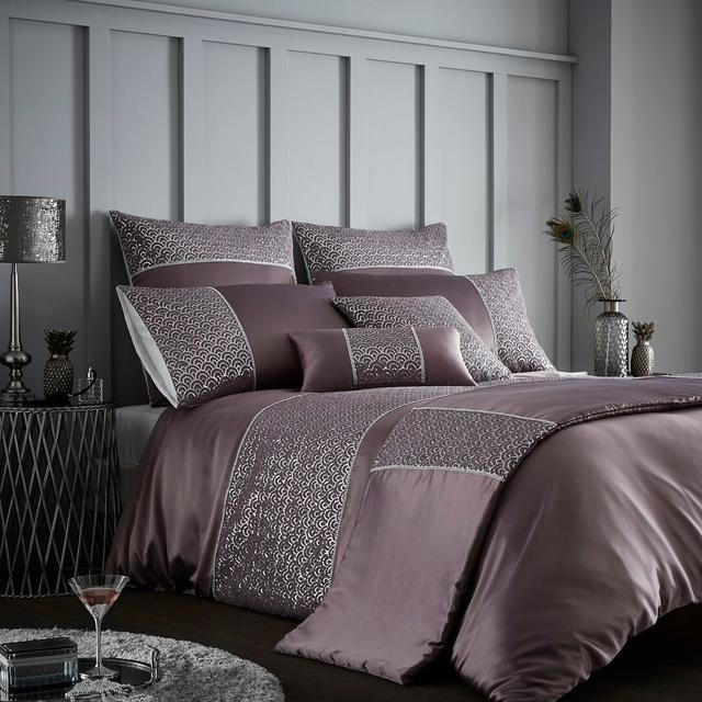 Comer 180 TC Duvet Cover Set Rosdorf Park Size: Super King Duvet Cover + 2 Standard Pillowcases, Colour: Chambray on Productcaster.