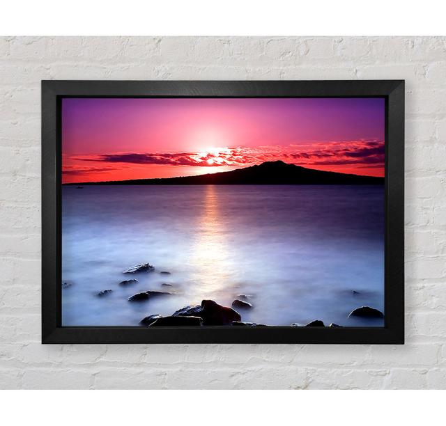 Leinwandbild Sunset On The Tranquil Ocean Haus am Meer Format: Poster mit schwarzem Rahmen, Größe: 118,9 cm H x 141,4 cm B x 3,4 cm T on Productcaster.