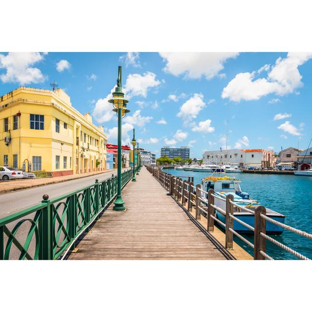 Promenade in Bridgetown, Barbados by Napa74 - Drucken 17 Stories Größe: 20cm H x 30cm B x 1,8cm T on Productcaster.