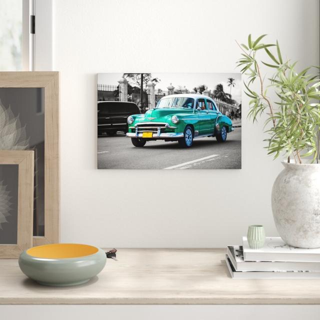 Leinwandbild „Oldtimer in Havanna" East Urban Home Größe: 40 cm H x 60 cm B on Productcaster.