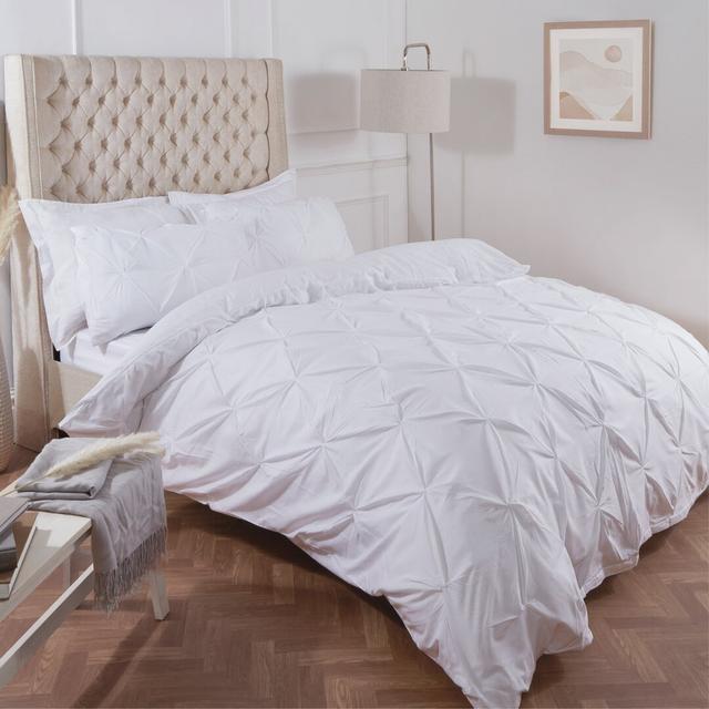 Norma Duvet Cover Set Zipcode Design Size: Single - 1 Standard Pillowcase, Colour: White on Productcaster.