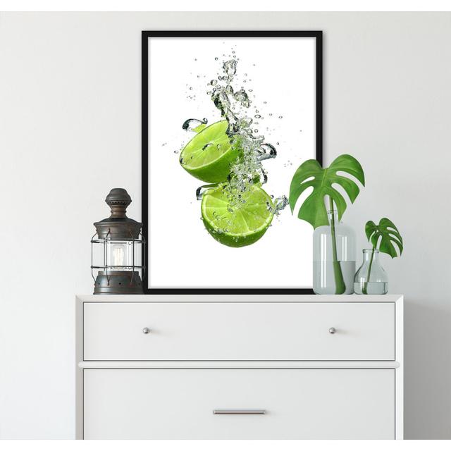 Gerahmter Grafikdruck "Lime Falling in Water" ModernMoments Größe: 38 cm H x 30 cm B x 2.5 cm T on Productcaster.