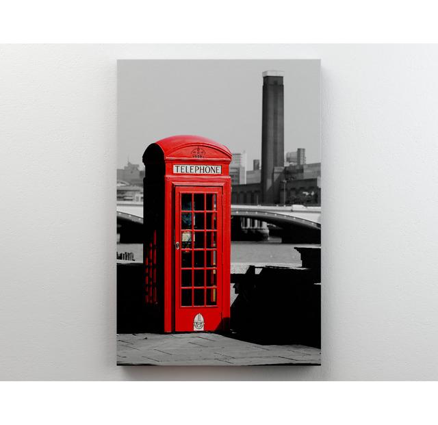 London Red Telephone Box B N W - No Frame Print on Canvas 17 Stories Größe: 34,3 cm H x 48,5 cm B on Productcaster.