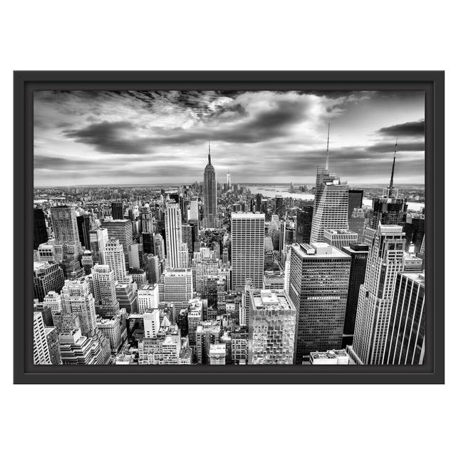 Gerahmtes Wandbild Skyline von New York East Urban Home Größe: 40 cm H x 55 cm B on Productcaster.