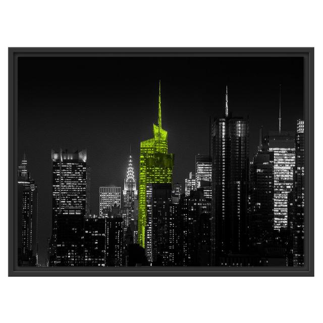 Gerahmtes Wandbild New Yorks Hochhäuser bei Nacht East Urban Home Größe: 60 cm H x 80 cm B on Productcaster.