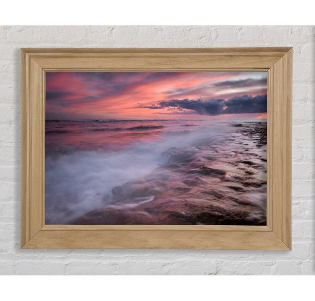 Perfektes Rosa Ozean Dämmerung Gerahmter Druck Haus am Meer Format: Poster mit Naturholz-Rahmen, Größe: 42cm H x 59,7cm B x 8cm T on Productcaster.