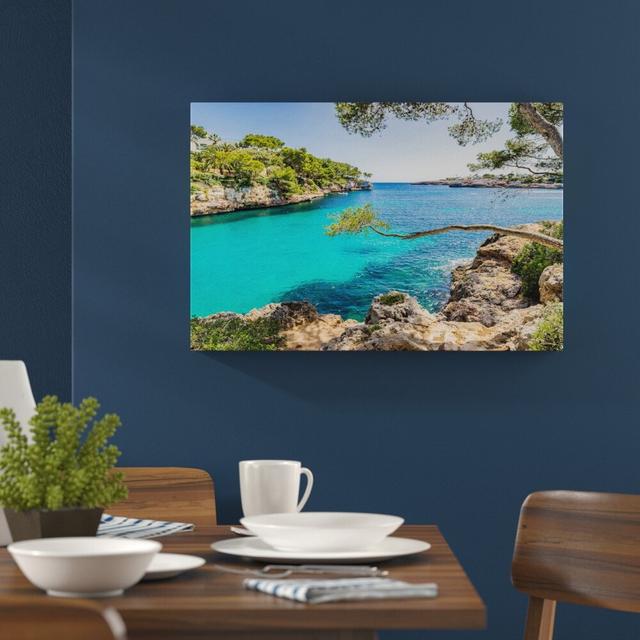 Leinwandbild Idyllische Ansicht des Mittelmeers am Mallorca Bay Cove East Urban Home Größe: 80 cm H x 120 cm B on Productcaster.