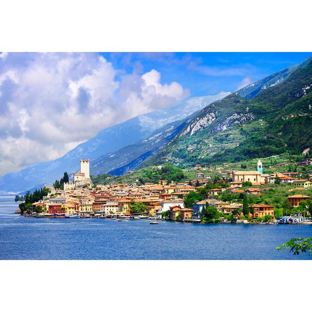 Malcesine Town by Freeartist - Wrapped Canvas Print Alpen Home Size: 81cm H x 122cm W on Productcaster.