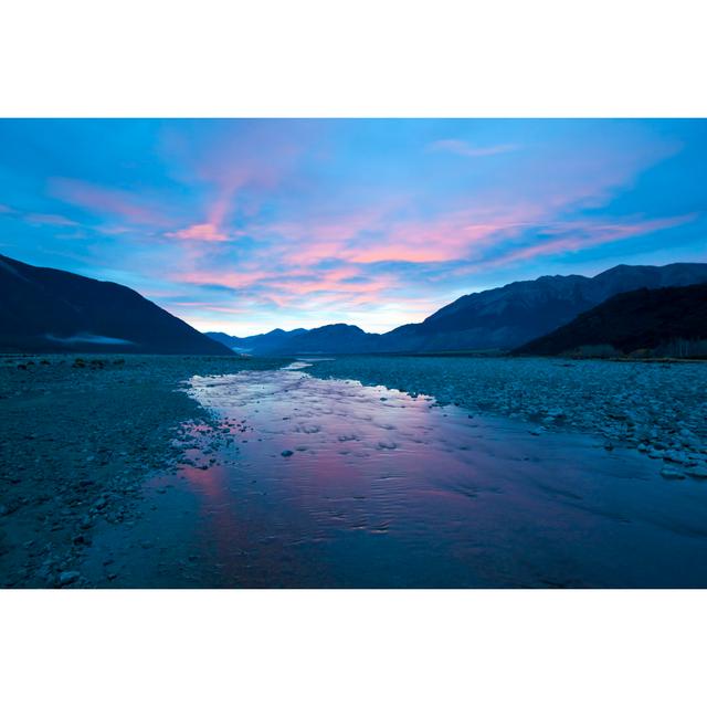 Dawn In Arthur's Pass von Simonbradfield - Kunstdrucke auf Leinwand ohne Rahmen Alpen Home Größe: 50 cm H x 75 cm B on Productcaster.